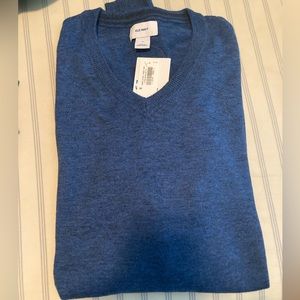 Old Navy men’s v-neck sweater